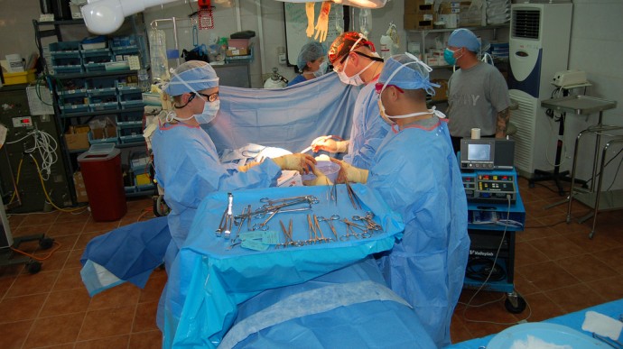 Doctors work on a patient during a surgery. A new study released shows that doctors admit to unprofessional behavior during work hours in Chicago. (Photo by Army Medicine via Flikr)