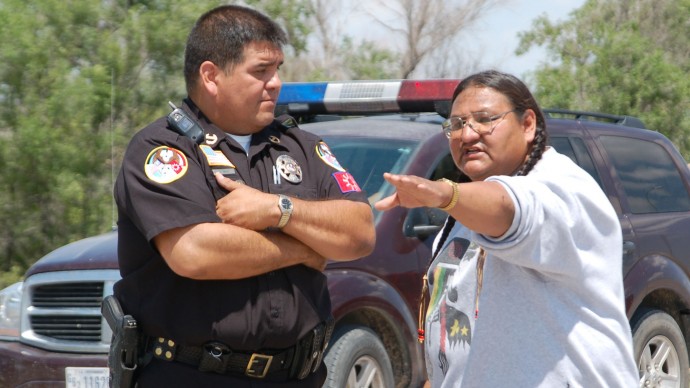 Duane Marin Sr., right, argues his case with Oglala Sioux Tribe Police Chief James Twiss, Thursday, June 28, 2007, at the Pine Ridge Indian Reservation, S.D. (AP Photo/Carson Walker)