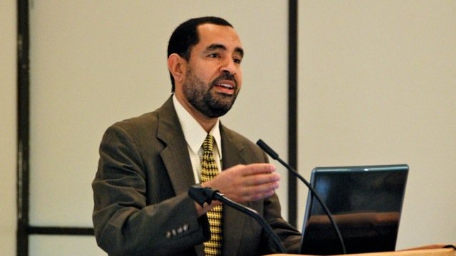 Dr. Abdul Mawgoud R. Dardery gives a lecture in the United States. (Photo courtesy of the Dardery family)