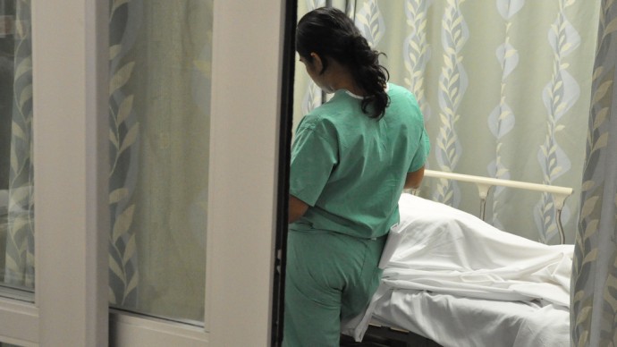 A doctor consult talks with a patient at a hospital. (Photo by Medill DC via Flikr)