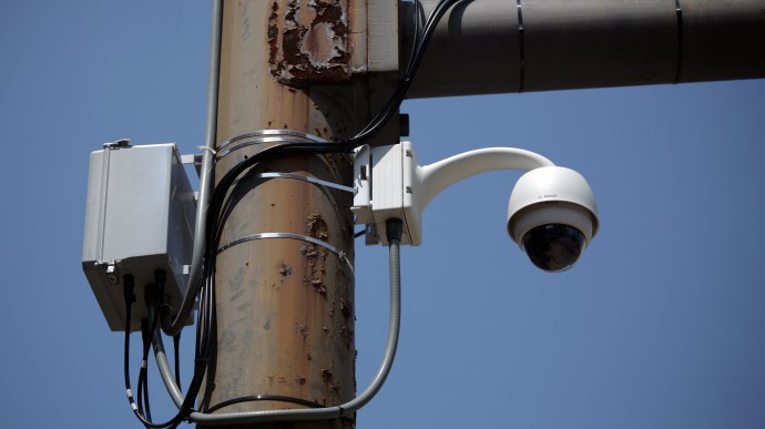 In this photo taken Tuesday, Aug., 18, 2009, in Lancaster, Pa., a security camera is mounted to a utility pole overlooking Penn Square. (AP Photo/Carolyn Kaster)