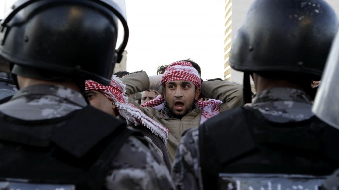 Jordanian policemen prepare to disperse protesters blocking a main road during a demonstration against a rise in fuel prices in downtown Amman, Jordan, Wednesday, Nov. 14, 2012. (AP Photo/Raad Adayleh)