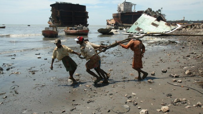 Men work in the shipbreaking yards of Chittagong, Bangladesh, in 2009. (Photo by YPSA 2009)
