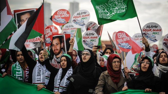 Pro-Palestinian Turks demonstrate as a Turkish court opened a trial in absentia of four former Israeli military commanders in the killing of nine people aboard a Turkish aid ship that tried to break a Gaza blockade, in Istanbul, Turkey, Tuesday, Nov. 6, 2012. (AP Photo)